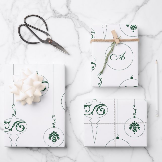 Winter Green Christmas Monogram Bauble Ornaments Geschenkpapier Set (Vorderseite)