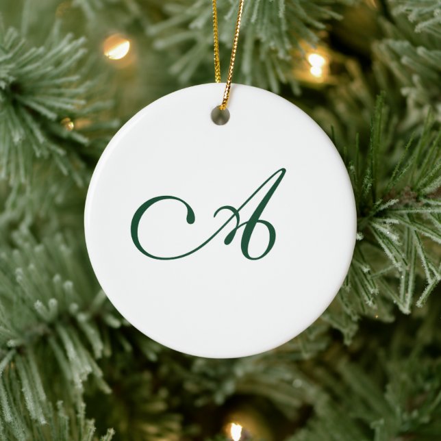 Winter Green Elegant Script Monogram Weihnachten Keramik Ornament (Baum)