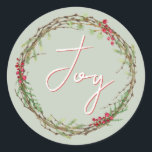 Winter Greenery Berries Wreath Christmas Joy Runder Aufkleber<br><div class="desc">Eleganter und moderner festlicher Umschlag Aufkleber oder Geschenkaufkleber für Weihnachten mit dem Text 'Joy' in der weißen und roten Chic-Schrift Kalligraphie und einem stilvollen Wintergarten und Beeren Kranz. Exklusiv für Sie entworfen von Happy Dolphin Studio. Wenn Sie Hilfe oder passende Produkte benötigen,  kontaktieren Sie uns bitte unter happydolphinstudio.com.</div>