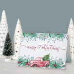 Winter Greenery Red Truck Aquarellland Feiertagskarte<br><div class="desc">Personalisierte Weihnachtskarten mit eleganter Kalligraphie und hübscher Wintergarten. Dieses Aquarell-Design hat einen Vintagen roten Lieferwagen-LKW und Weihnachtsbaum mit Wintergrün, Heiligen, Beeren und Mistleton. Frohe Weihnachten wird von Hand geschrieben und mit einem Liebe-Herz verbunden. Im Inneren gibt es einen Kiefernwaldstreifen und die Vorlage ist für Sie Set, um Ihre Nachricht hinzuzufügen....</div>