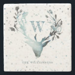 Winter Hirschkopf Silver Blue Monogram Christmas Steinuntersetzer<br><div class="desc">Ein zauberhafter Winter mit diesem eleganten Hirschkopf gegen silberblauen Schnee. Einfache Anpassung mit Ihrem Monogramm und dem gewünschten Namen. Die perfekte Geschenkidee für diese Weihnachtsferien-Saison.</div>