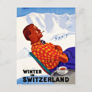 Winter in der Schweiz genießt der Mann in der Sonn Postkarte