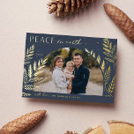 Winter Laurel | WELTFRIEDEN FOTO Folien Feiertagskarte<br><div class="desc">Ein elegantes und elegantes Design mit einem Single,  horizontal oder landschaftlich orientiert,  in einer einzigartigen Gewölbekonstruktion,  geschmückt mit feinem botanischem Blattwerk in luxuriöser Goldfolie. "Weltfrieden" erscheint oben verlassen mit Ihrem Familiennamen unten. Eine raffinierte,  naturlich inspirierte Wahl für Ihre Weihnachtsgrüße 2022.</div>