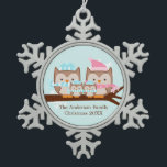 Winter Owl Family Schneeflocken Zinn-Ornament<br><div class="desc">Adorable Gestaltung von drei Eulen auf einem Baumzweig auf einem hübsch hellblauen Hintergrund.</div>