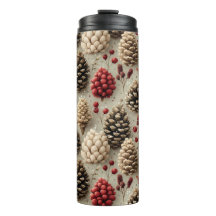 Winter Pinecones und Rote Berries