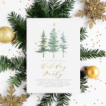 Winter Pines | Feierliche Feiertage<br><div class="desc">Mit dieser pinienförmigen Weihnachtsfeier laden Sie Ihre Feiertagsgäste stilvoll ein! Das Design zeigt eine Aquarellbilder von drei mit Sternen verzierten Kiefernbäumen. Ihre Veranstaltungsdetails erscheinen unten mit "Holiday Party" in schicken goldenen Schriften. Oben auf dieser Einladung, gibt es Imitate Gold Glitzer. Die Rückseite der Karte ist ein verschneites Kiefernwaldmuster. Personalisieren Sie...</div>