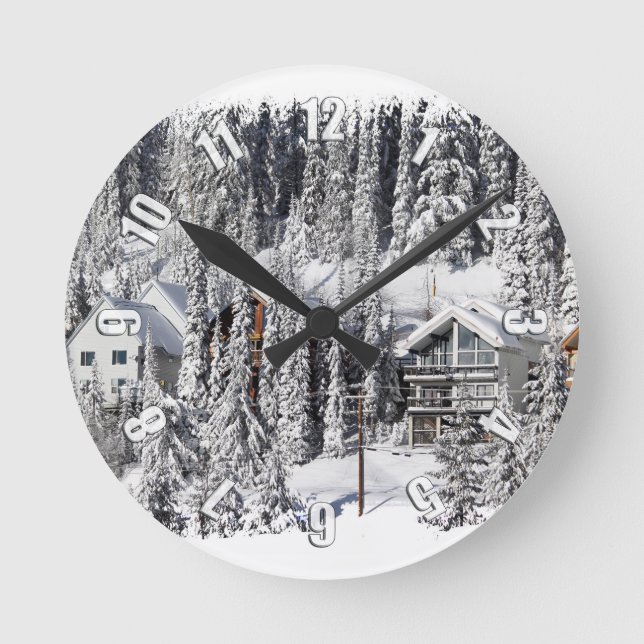 Winter Retreat - Alpine Village Runde Wanduhr (Vorderseite)