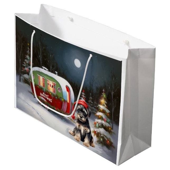 Winter Schnauzer Caravan Weihnachtsabenteuer Große Geschenktüte (Vorderseite Schrägansicht)