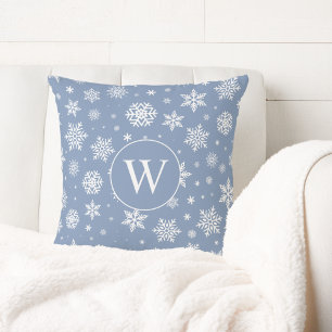 Winter-Schneeflocken auf hellblauem Monogramm  Kissen