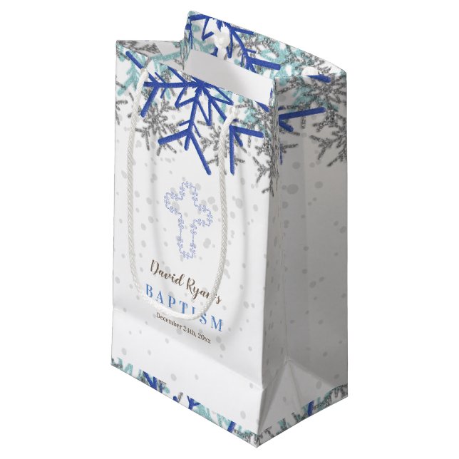 Winter Silver Navy Blue Snowflake Taufe einladen Kleine Geschenktüte (Vorderseite Schrägansicht)