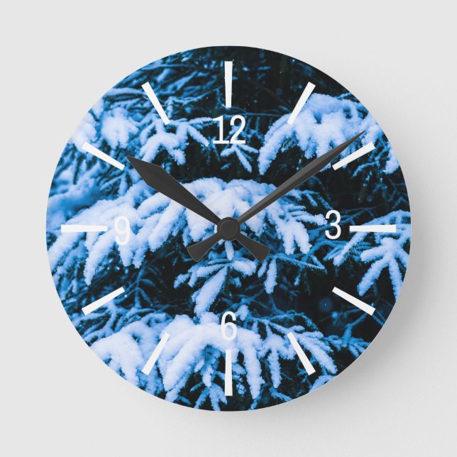 Winter Snow Christmas Tree Runde Wanduhr (Vorderseite)