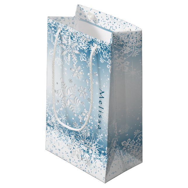 Winter Snowflake Design - Persönlich gestalten Kleine Geschenktüte (Vorderseite Schrägansicht)