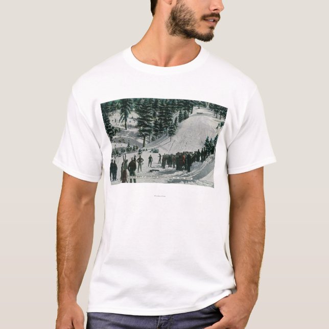 Winter-Sport-Szene an Charleston-Berg T-Shirt (Vorderseite)