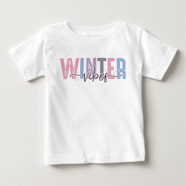Winter Vibes - Weiche Pasteltypografie Baby T-shirt (Vorderseite)