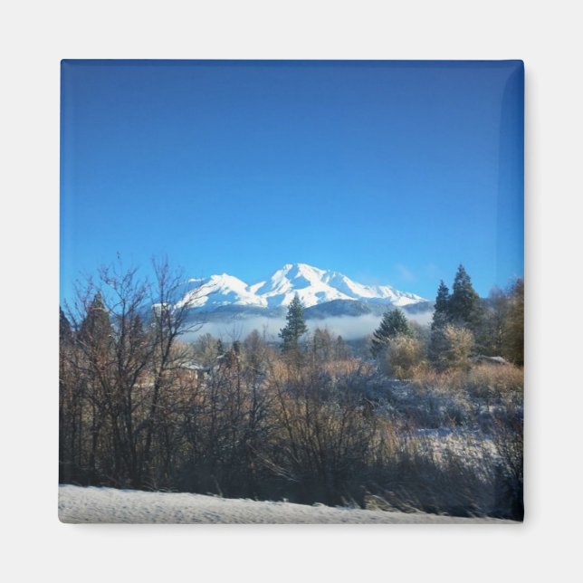 Winter View at Mount Shasta, CA Magnet (Vorne)