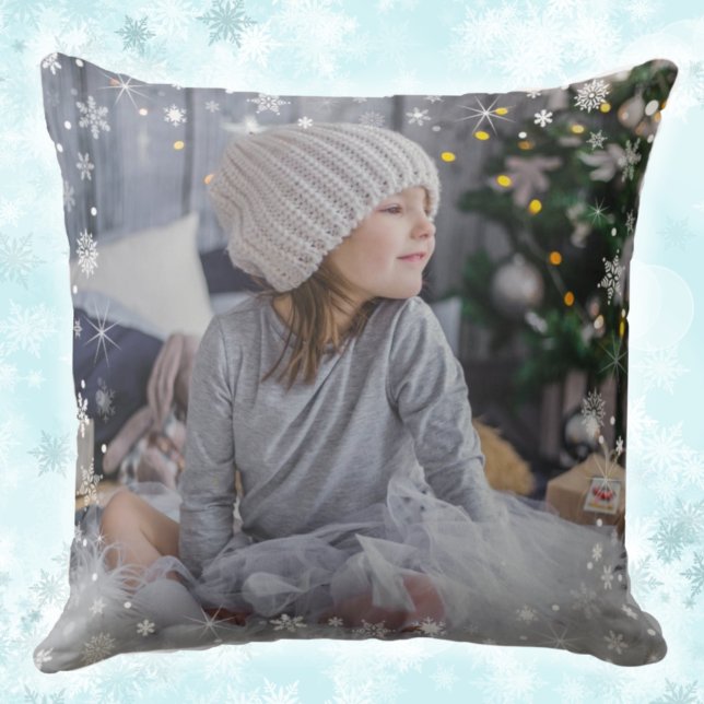 Winter White Modern Snowflake Photo Pillow Kissen (Von Creator hochgeladen)