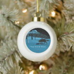 Winter Wolf - Tapetum Lucidum Keramik Kugel-Ornament<br><div class="desc">Ein Wolf, der nachts auf hartgesäumtem Schnee geht; ein bewaldeter Gipfel im Hintergrund. Das Mondlicht reflektiert Schnee und blasses Bellen von Birkenbäumen. Die Augen des Wolfs leuchten auch mit reflektiertem Mondlicht. Fügen Sie Ihren eigenen Text hinzu. Die reflektierende Qualität vieler Tieraugen beruht auf dem Tapetum lucidum (lateinisch: "helle Tapestry; Coverlet"),...</div>