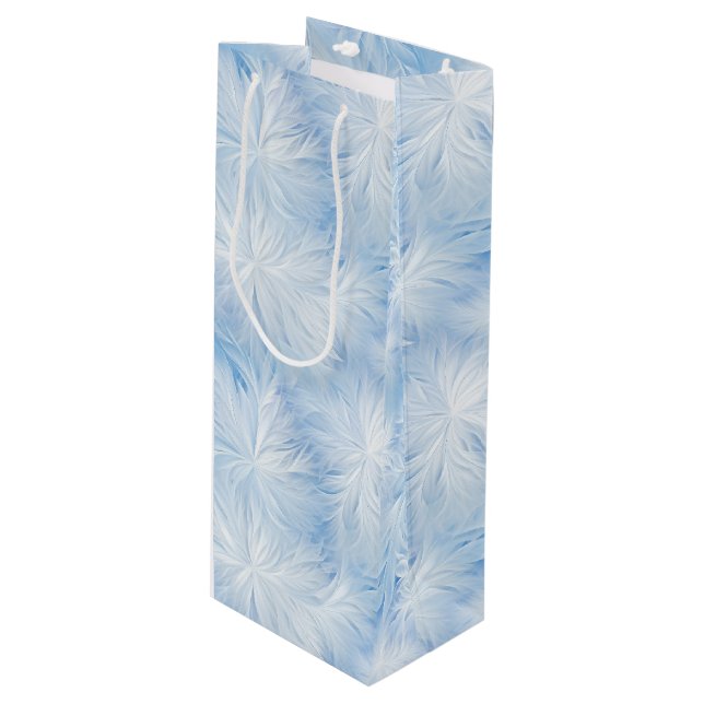 Winter Wonderland Blau frostiges Muster Geschenktüte Für Weinflaschen (Vorderseite Schrägansicht)