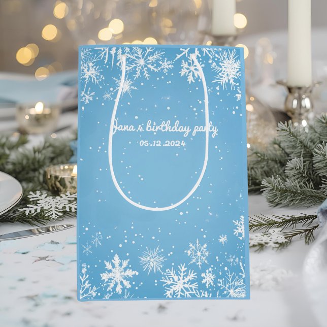 Winter Wonderland Blue Snowflake Birthday Mittlere Geschenktüte (Von Creator hochgeladen)