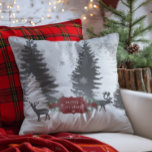 Winter Wonderland Christmas Throw Kissen - Rot<br><div class="desc">Fügen Sie Ihrer Wohngestaltung eine festliche Touch in dieser Urlaubssaison mit einem Winter Wonderland Weihnachtsbaumkissen hinzu. Das Design des Kissenbaums ist in Grau und Weiß gehalten, mit einem Reh und Rentier, die mit abfallenden Schneeflocken geschmückt sind, und einem extravaganten roten Tag mit einem Urlaubssegment. Mit diesem Design sind auch zusätzliche...</div>