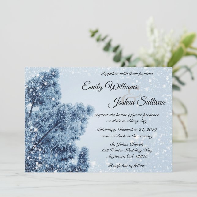 Winter Wonderland Snow and Pine Wedding Einladung (Stehend Vorderseite)