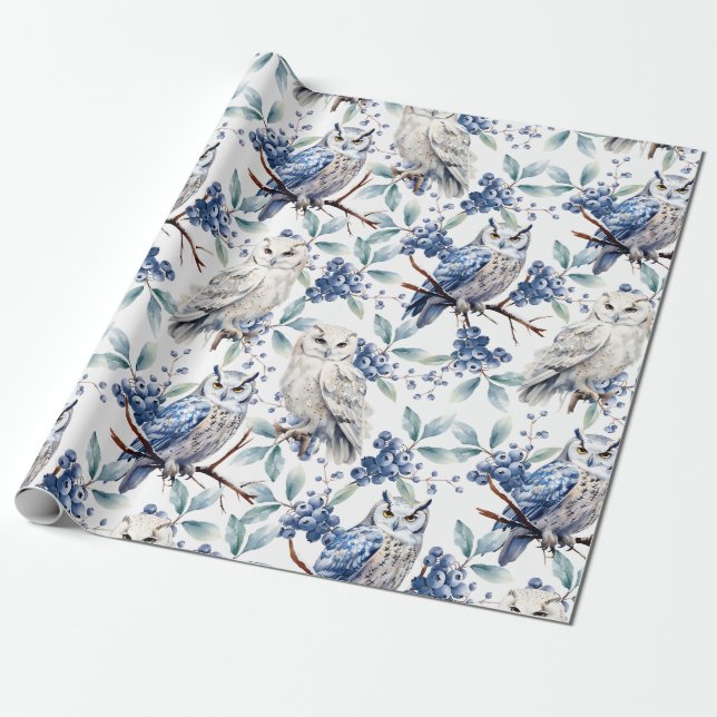 Winter Woodland Great White Owls Blue Berries Geschenkpapier (Ungerollt)