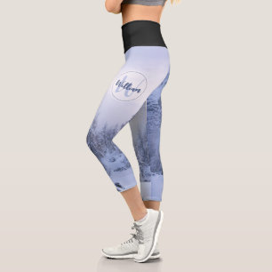 Winter Wunderland Nebel Fichtenwald Schneemonogram Capri Leggings