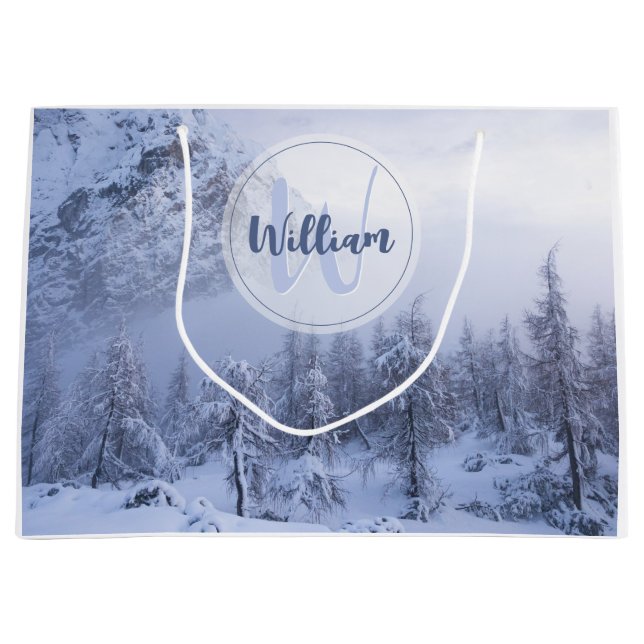 Winter Wunderland Nebel Fichtenwald Schneemonogram Große Geschenktüte (Vorderseite)