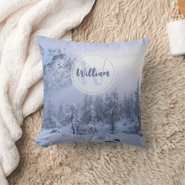 Winter Wunderland Nebel Fichtenwald Schneemonogram Kissen (Decke)
