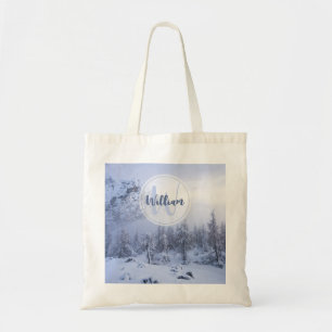 Winter Wunderland Nebel Fichtenwald Schneemonogram Tragetasche