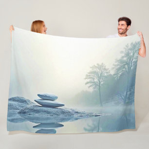 Winter Zen: Foggy Lake Balance Fleecedecke