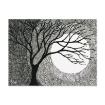 Winterbaum und Mond in Schwarz und Weiß