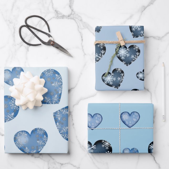 Winterblaue Farbherzen mit Schneeflocken Geschenkpapier Set (Vorderseite)