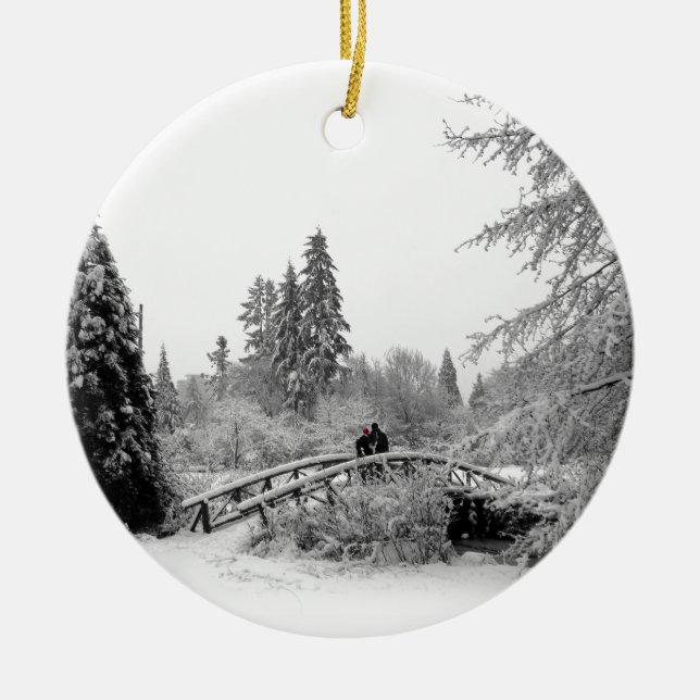 Winterbrücke Schneebaume Dekorationen Keramikornament (Vorne)