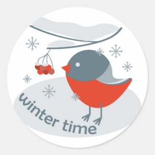 Winterbullfinkenvogel und Rowan Beeren Runder Aufkleber