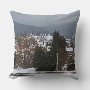 Winterdorf Panorama - ländliche Landschaft Rumänie Kissen