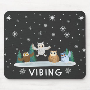 Wintereulen beim Eislaufen im Winter Vibing Mousepad