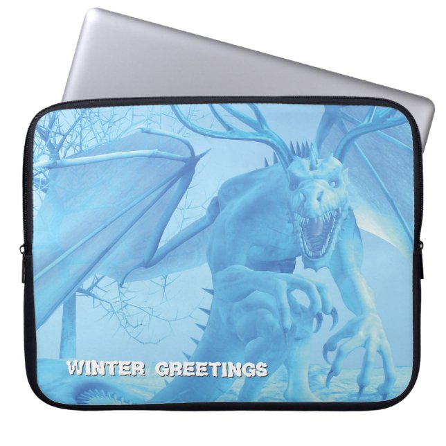Wintergrüße. Eisdrache mit Geweih Laptopschutzhülle (Vorderseite)