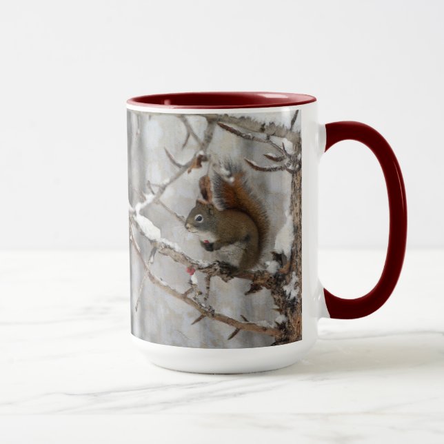 Winterhörnchen, Schnee & Rote Berries Xmas Design Tasse (Rechts)