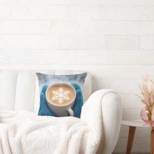 Winterkaffee mit Handschuhen und Schneeflocke Kissen