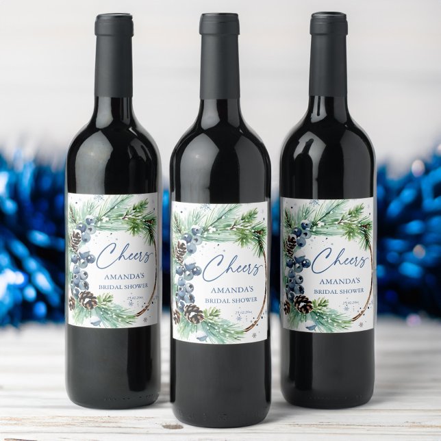 Winterkiefer für Brautparty Weinetikett (Winter bridal shower watercolor pines wreath favor personalized  wine label blue winter berries)