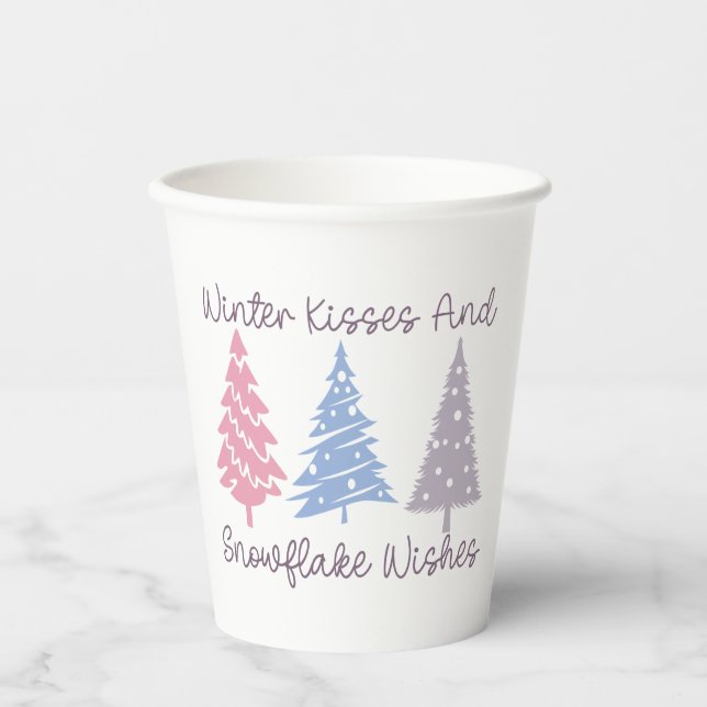 Winterküsse und Snowflake-Wünsche Pappbecher (Vorderseite)