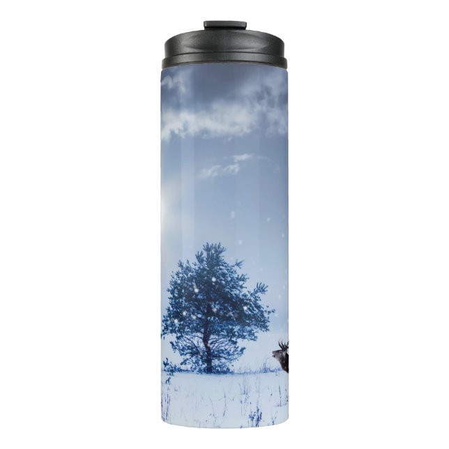 Winterlandschaft in blauer Farbe. Einmaliger Baum  Thermosbecher (Vorderseite)