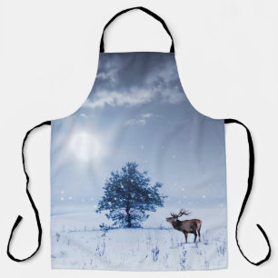 Winterlandschaft in blauer Farbe. Einsamer Baum un Schürze