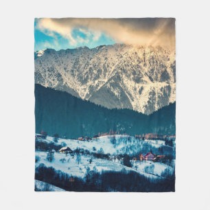 Winterlandschaft in Karpaten. Bran, Rom Fleecedecke