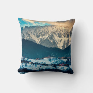 Winterlandschaft in Karpaten. Bran, Rom Kissen