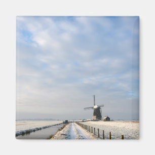 Winterlandschaft mit Schnee und Windmühle in Holla Magnet