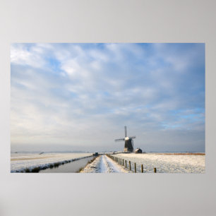 Winterlandschaft mit Schnee und Windmühle in Holla Poster