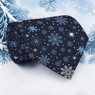 Winterliche Schneefocken auf navyblauer Krawatte