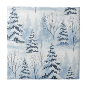 Winterliche Waldserenität – Schnee bedeckte Waldla Fliese